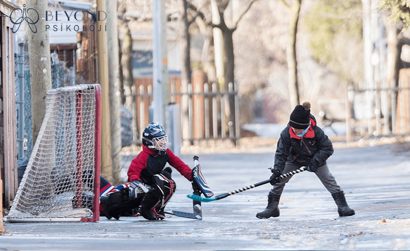 Sokakta Çocuk Ve Spor
