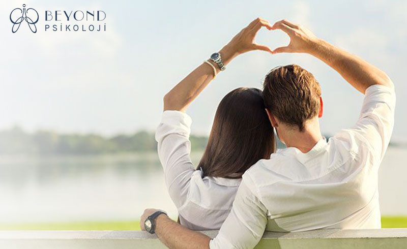 İlişkilerde Kaçan Kovalanır mı?